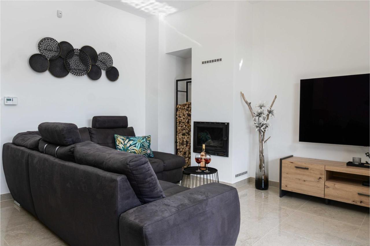 Villa More