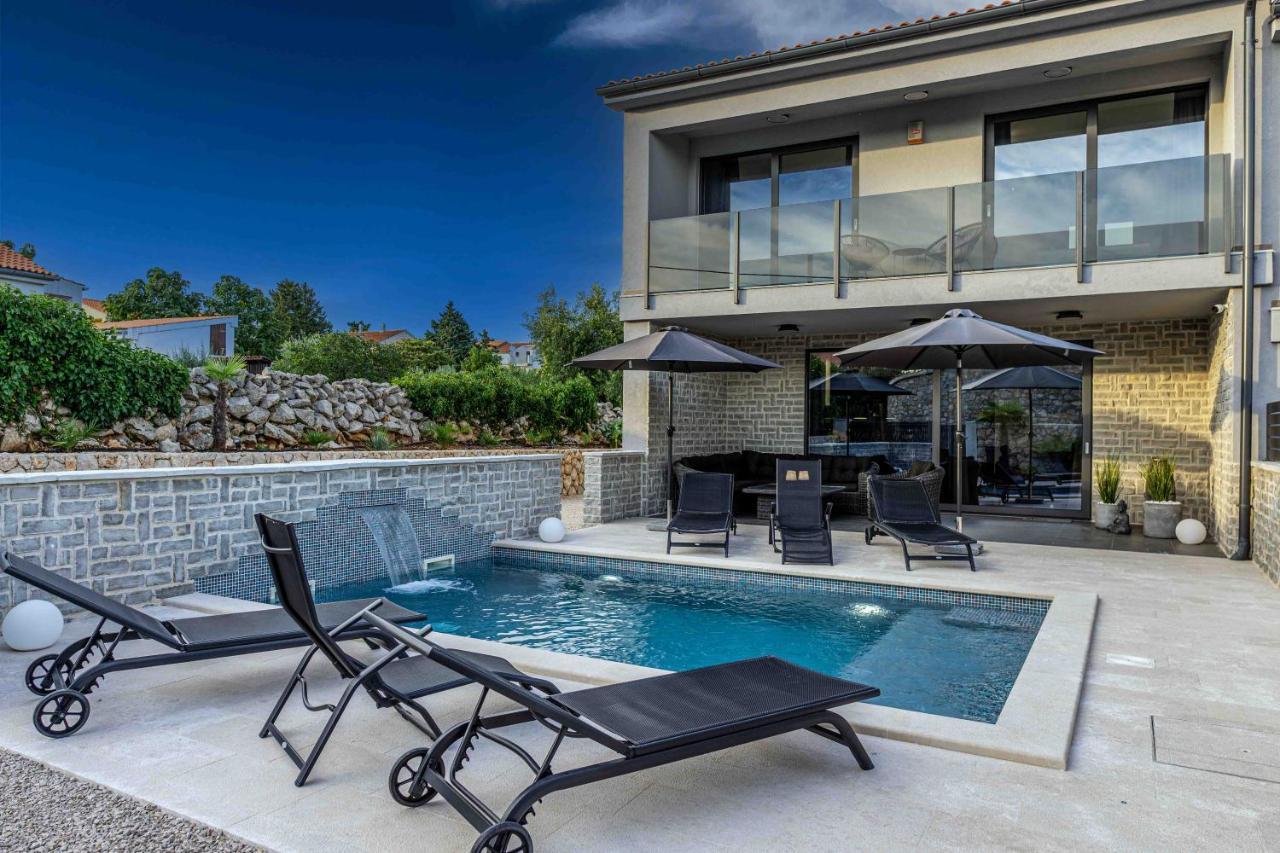 Villa Villa More